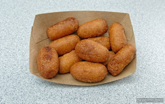 New edible Tsum Tsum's from Casey's Corner! No, no, these are actually Corn Dog Nuggets. The batter used here is a properly sweet, "state-fair" style cornmeal that complements the hot dog inside nicely.