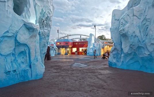 Walking up to the Expedition Cafe from the north side of SeaWorld. At the end of the corridor, Expedition Cafe is on the left while South Pole Sips (in red) is on the right. South Pole Sips is a walk-up adult beverage kiosk.