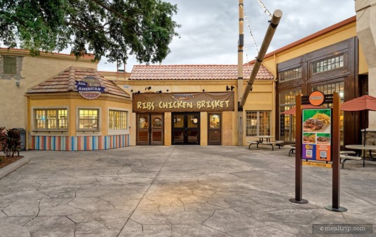 The front door to Voyager's is actually to the left of the main facade. These double doors will lead you to an area where you can look at the menu and decide if you want to get in line.