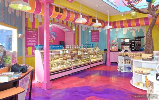 As you walk in, the confectionery counter is on the left. Here you'll find all the candy covered apples, crispy treats, and quite a few fudge options to choose from.