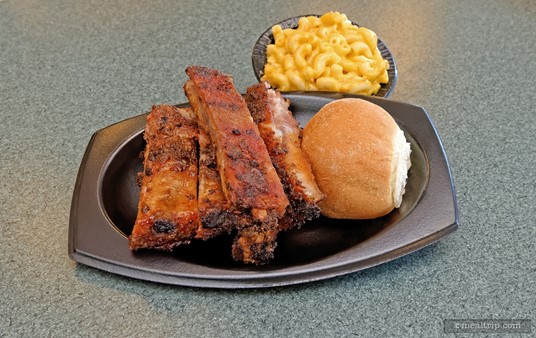 Large Spare Ribs Platter with Macaroni and Cheese and a Dinner Roll from Terrace BBQ.
