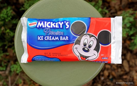 Mmmmm... Premium Mickey Bars. You can eat, as many as you can eat at the Star Wars Weekends Feel the Force Premium Package (I had three).