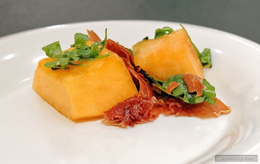 R2-D2's Cantaloupe Salad was a surprising treat, that's very similar to an Italian Mellon and Prosciutto type of dish. We really liked the saltier crisp bacon against the sweet cantaloupe.