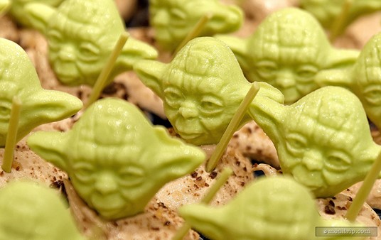 Yoda cupcakes many are we. Chocolate Hazelnut Mini Cupcakes at the Jedi Mickey Star Wars Hollywood and Vine dinner. This is a great opportunity to try all the cupcakes... at some other locations, these little guys are quite pricey.