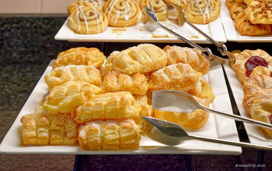 These little puff pastries are filled with a sweet apple filling and topped with crunchy sugar!