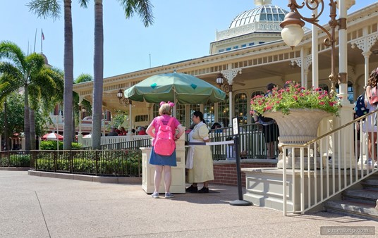 The check-in desk for the Crystal Palace is outside the main entrance to the restaurant. You can also check-in by scanning a QR code that's located on a sign that's usually located to the right of the main stairs leading up to the front doors... but I don't like tech, so I just check-in the old-fashioned way.
