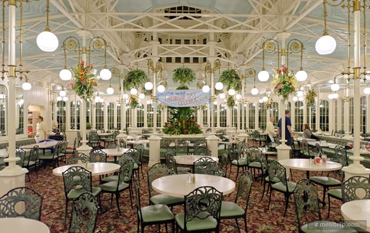 The Crystal Palace has two main seating areas, both are nearly identical (the dining area on the west is little larger), and they take the form of a giant hexagon. This is a look at the west dining area.