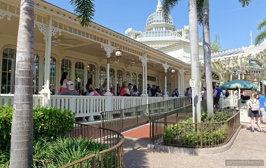You may have to wait a couple of minutes before your table is ready. Fortunately, there's a covered patio with bench style seating that guests can wait under until your table is called. It can be quite hot in Florida, even by 9:00am.