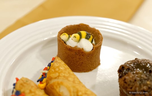 Awe!!! These little Honey Pot Tarts with Bees are some of Winnie the Pooh's favorite desserts!