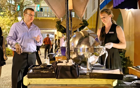 Most of the small plate food samples are made to order at the Holiday Harbor Night events. Just walk up to a food station, and cast members will plate a sample for you.