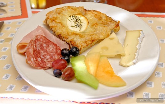 You can make so many great looking plates at the Parisian Breakfast! The various meat, cheese, and fruit items are a great compliment to the bread-based pastries.