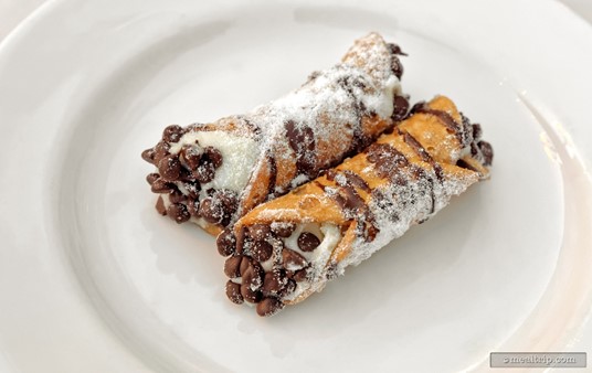 Mmmmm, Italian Classic Cannolis. These weren't the "minis" either. From a 2015 Harbor Nights Primavera event.