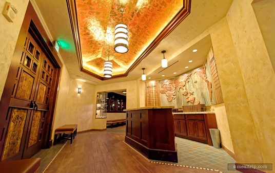 The faux-copper treatment for the ceiling is quite nice in the lobby area at Tiffins, as is the wood carvings that are part of the door inlay. The area is, rather tight though.