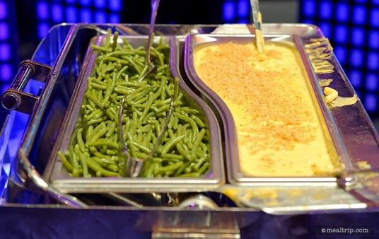 Ooooo... a double-sided "side dish" keep-warm tray. Shown here, some fresh green beans and a very saucy mac and cheese topped with panko breadcrumbs.