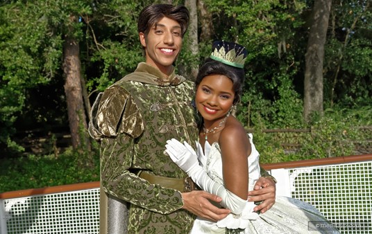 Once underway, Tiana and Naveen pose for photos (with you, naturally) on the bow of the Liberty Square Riverboat. No, I couldn't get them to recreate that scene from the Titanic... I tried.