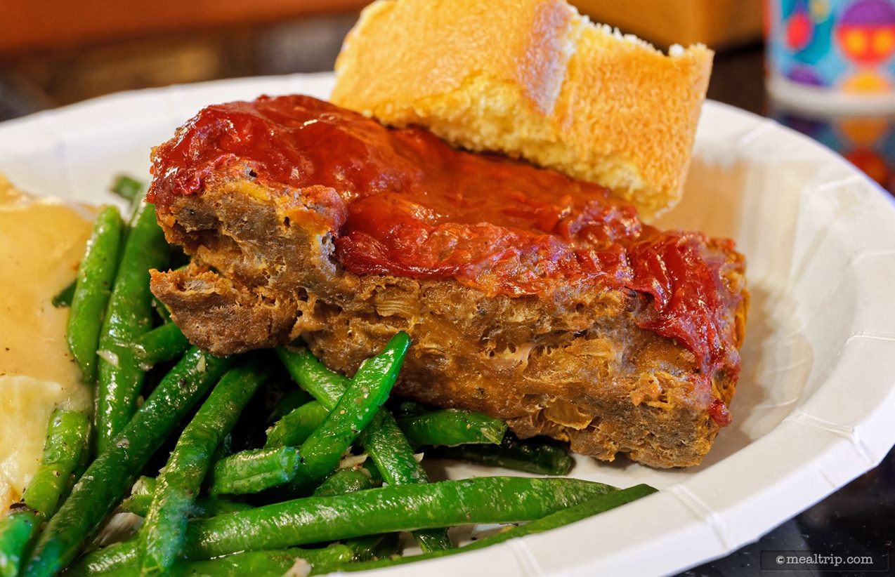 This Meatloaf at Trail's End had just the right weight and texture – not
too fluffy and just dense enough to give you a really solid bite. The
smoky sauce on top is a little more ketchup-like than a bbq sauce – but
to me, that strikes just the right balance between the two. If it were a
darker bbq sauce, you wouldn't be able to taste the "meat".