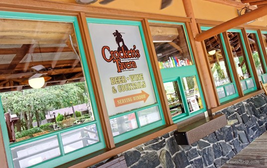 Once you've found the window, follow the arrow to place your order with a Crockett's Tavern cast member.