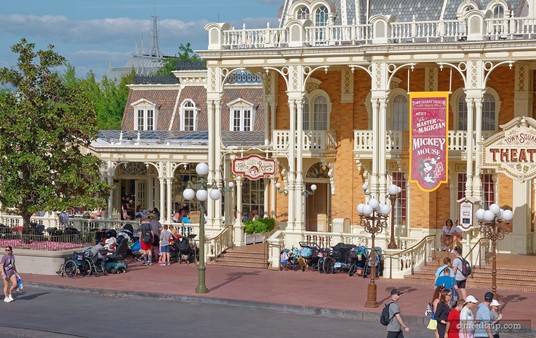 Tony's is located on the left hand side of the Town Square Theater. You can see some of the outdoor seating in this photo. Most of the tables at Tony's, however, are indoors (yay, air-conditioning).