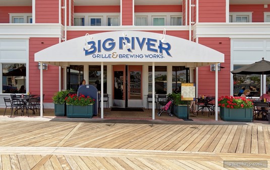 The main entrance to the Big River Grille.