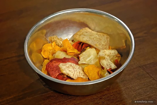 Here's a bowl of stage-made Veggie Chips! Now these look pretty great!!! (September 17th, 2018 event.)