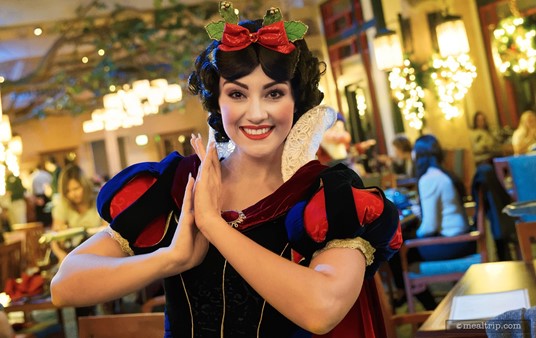 Snow White at Artist Point's Storybook Dining.