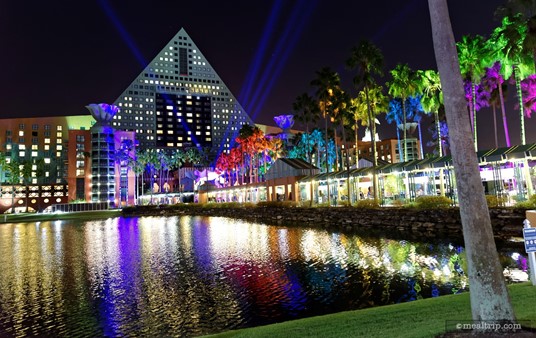 The "causeway" is what the Swan and Dolphin Resort calls the walkway between the two main buildings. During the Food and Wine Classic, there are food and beverage stations located on both sides of the walkway. (2018)
