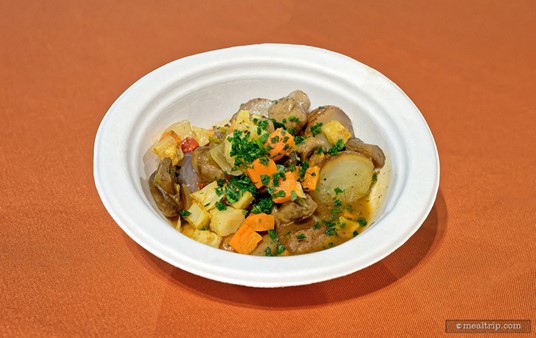 Red Wine Braised Beef, New Potatoes, Field Mushrooms, Organic Vegetables in a bowl from Picabu (2021).