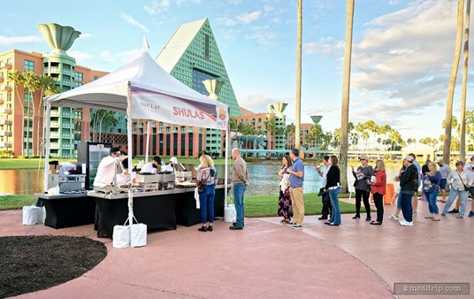 The "Shula's" booth at the Classic is very popular. In fact, it's so popular, it's one of the few booths that's duplicated. For the 2021 festival, there was another Shula's booth near the Beer Garden area. Both were serving the same dish.