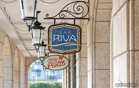 On the "pool side" walkway toward the back of the resort, the Bar Riva and Primo Piatto signs hang pretty close to each other. From a restaurant business standpoint... these two locations share the same kitchen. Pretty smart actually.