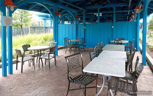 If you're slightly claustrophobic, the seating behind the restaurant may not be the best option. Yes, it is "open" to some plants on the left and right, but the roof line is a little low and the concrete edge around the walkway makes everything feel a little tight.