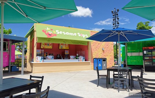 There's one "building" between the two main food trucks in the Sesame Street Food Trucks area. It's the Sesame Sips booth, that offers smoothies and slushy drinks.