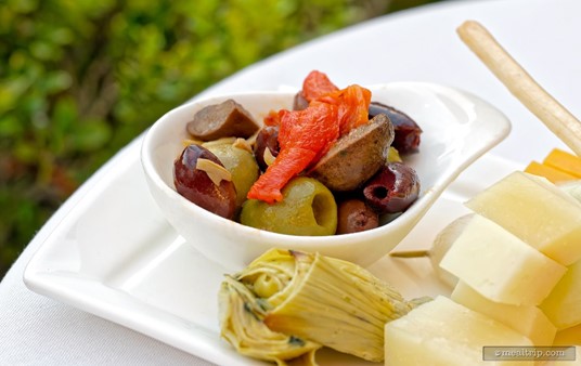 There were some marinated mushrooms mixed in with this small dish of olives that were on the antipasto plate. Only guests in the VIP area get this extra plate, and it's really nice to have over the course of the evening.