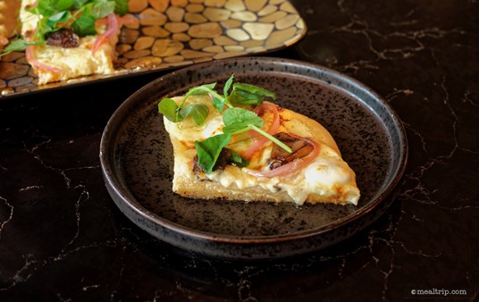 This is a slice of the Funghi Flatbread from Geo-82. It was pre-cut to this size. If I'm not mistaken, the flatbread   was cut up into six slices, all about the same size.