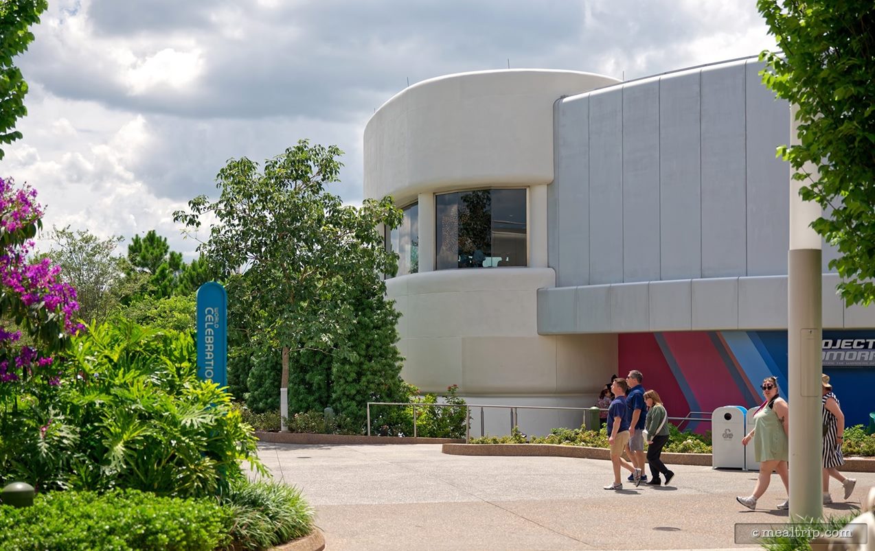 The Geo-82 Lounge is actually behind the Spaceship Earth attraction (but still sort of attached to the geodesic sphere) and up on a second floor — above the Project Tomorrow area. The space had been used as a meeting area for the corporate sponsors of Spaceship Earth.