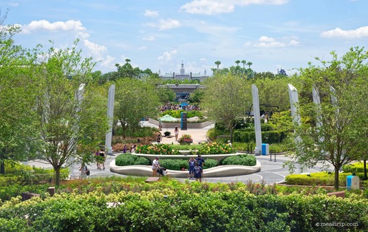 That gray bar in the upper-middle part of the photo – is actually the monorail track. I can't actually recall seeing one go by in the time that we were in Geo-82. Probably because the track is pretty far away.