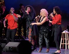 Darlene Love and other Vocalists at SeaWorld's Christmas Celebration 2021